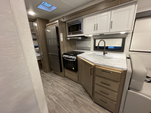 2026 Thor Freedom Traveler B30 — photo 3 of 8