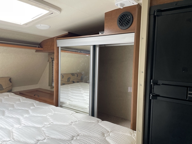 2015 Lance Lance 992 — photo 8 of 8