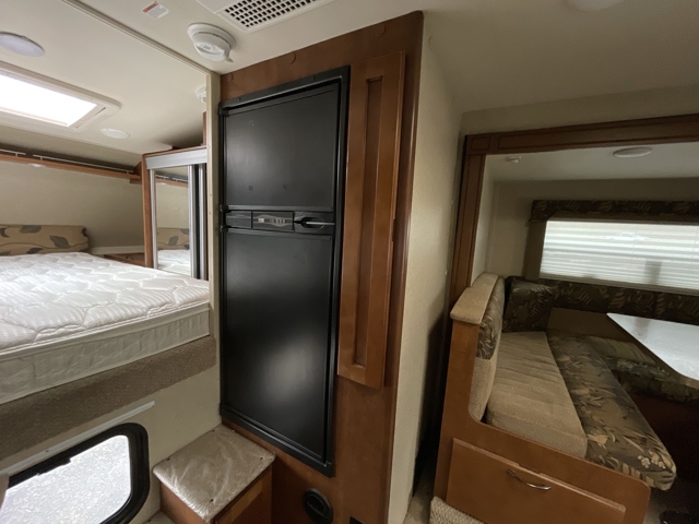 2015 Lance Lance 992 — photo 6 of 8