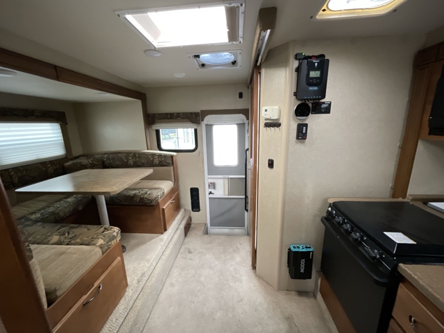 2015 Lance Lance 992 — photo 3 of 8
