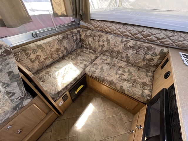 2010 Coleman Highlander NIAGARA-4433 — photo 4 of 8