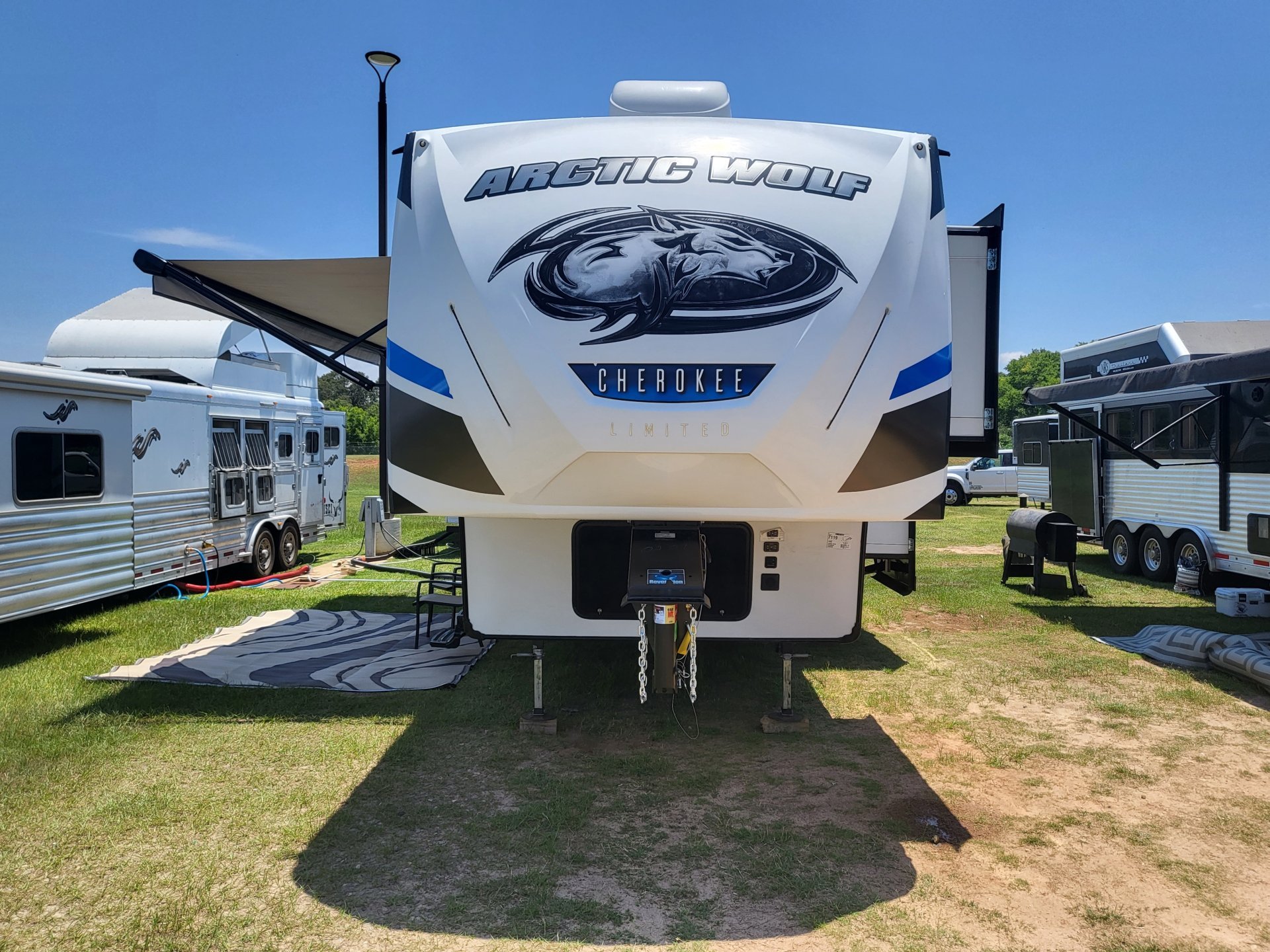 2018 Cherokee  Arctic Wolf 315BH
