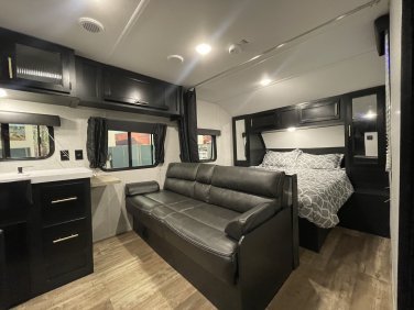 2022 FOREST RIVER Cherokee Grey Wolf 26djse