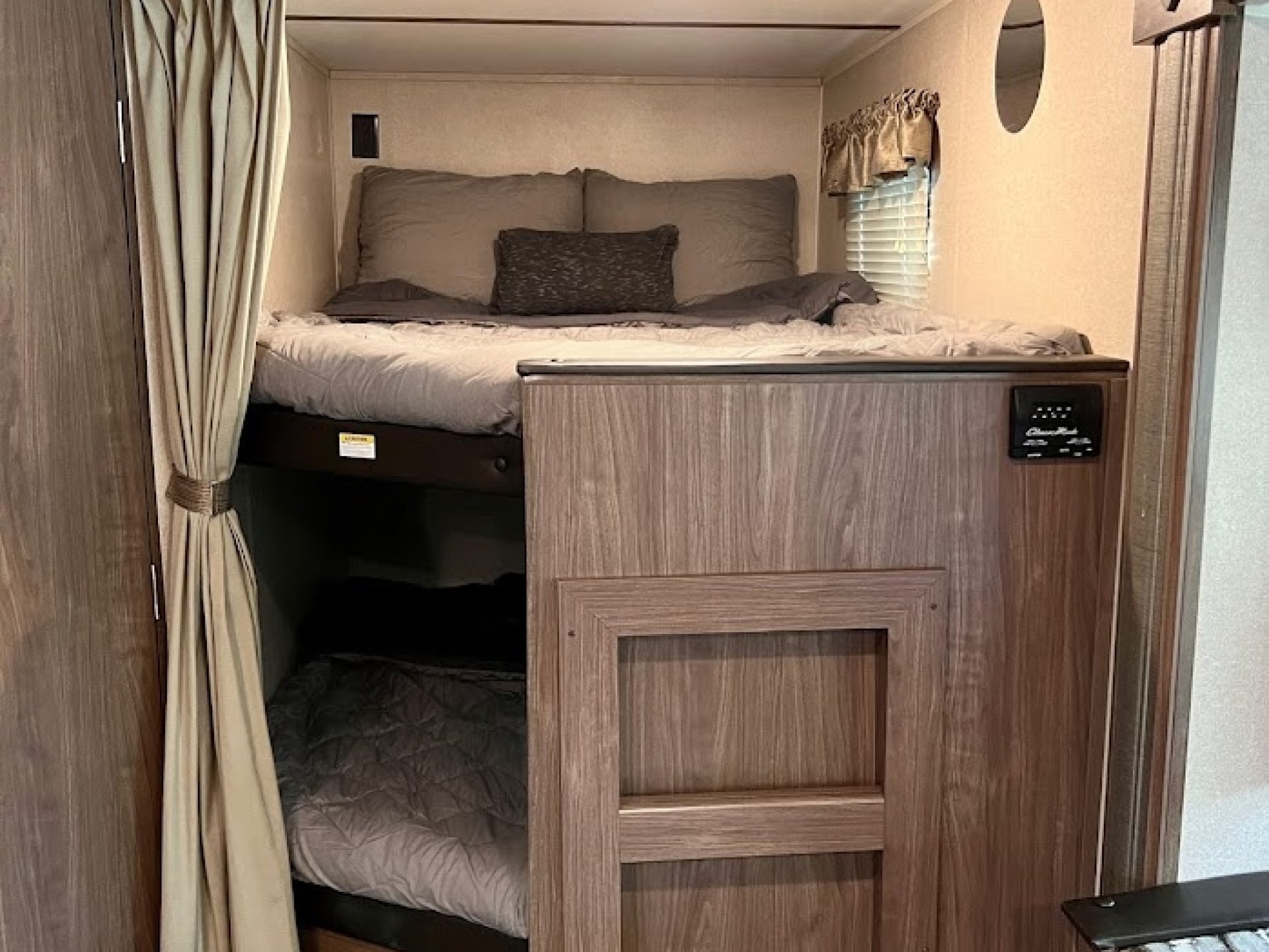 2019 KEYSTONE HIDEOUT 272LHS