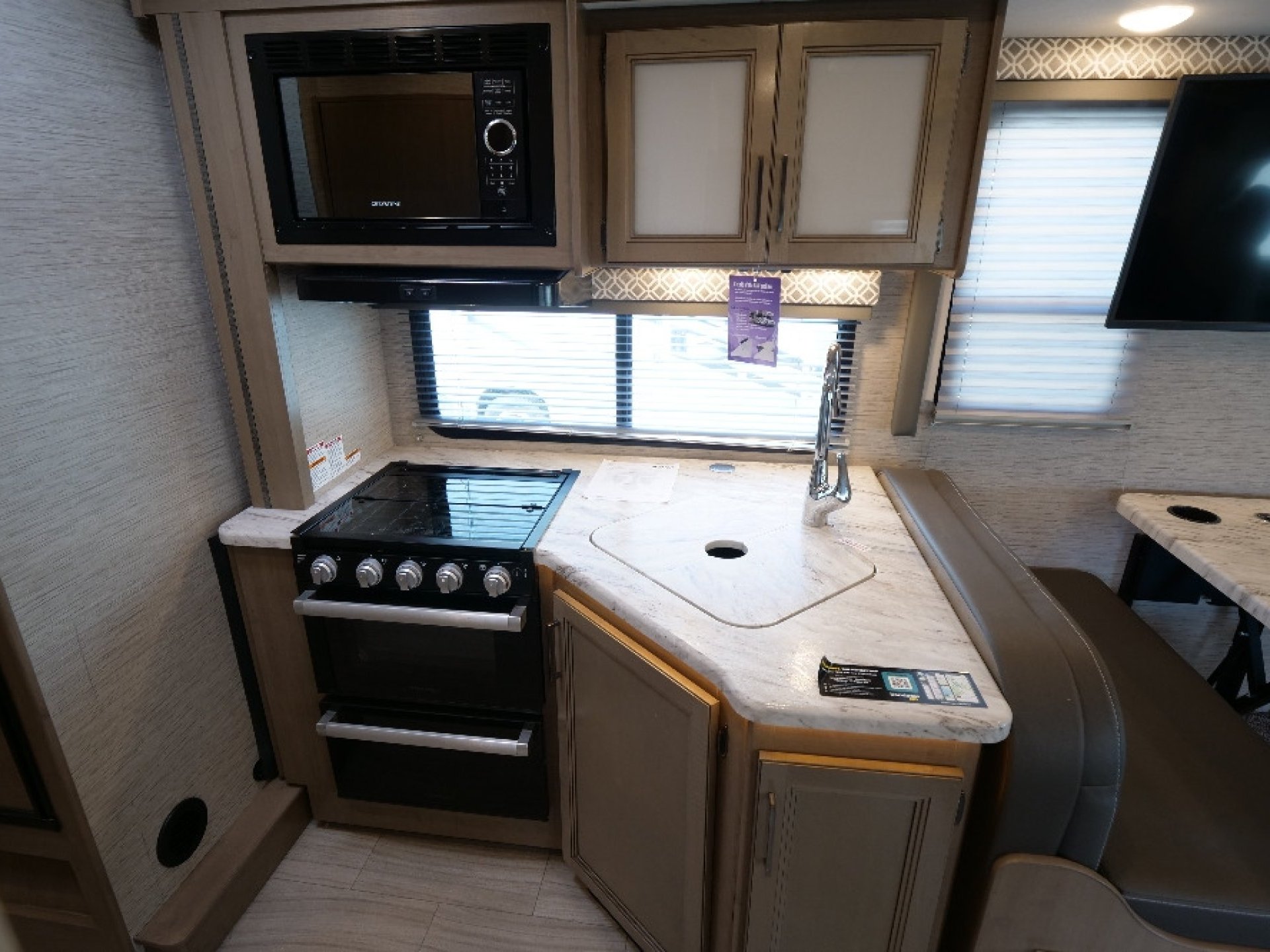 2022 THOR MOTOR COACH Coleman 28CM