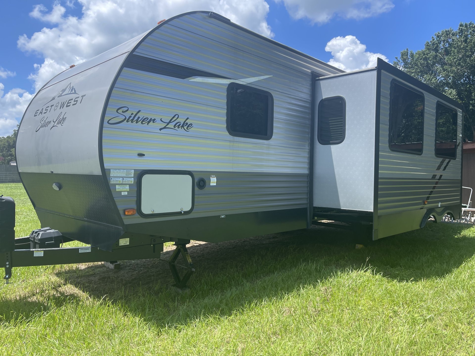 2021 EAST TO WEST SILVER LAKE 27KSD