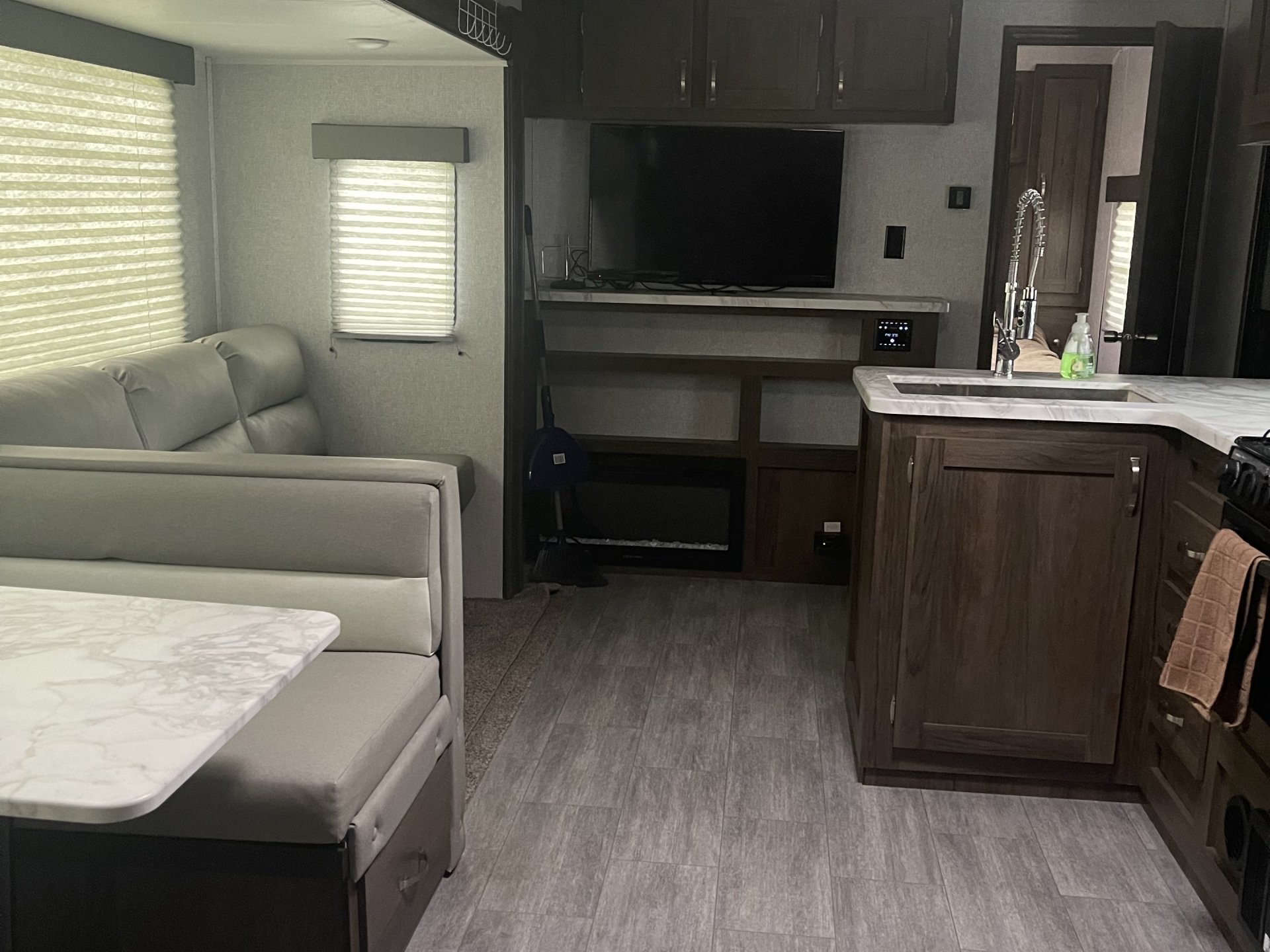 2021 EAST TO WEST SILVER LAKE 27KSD