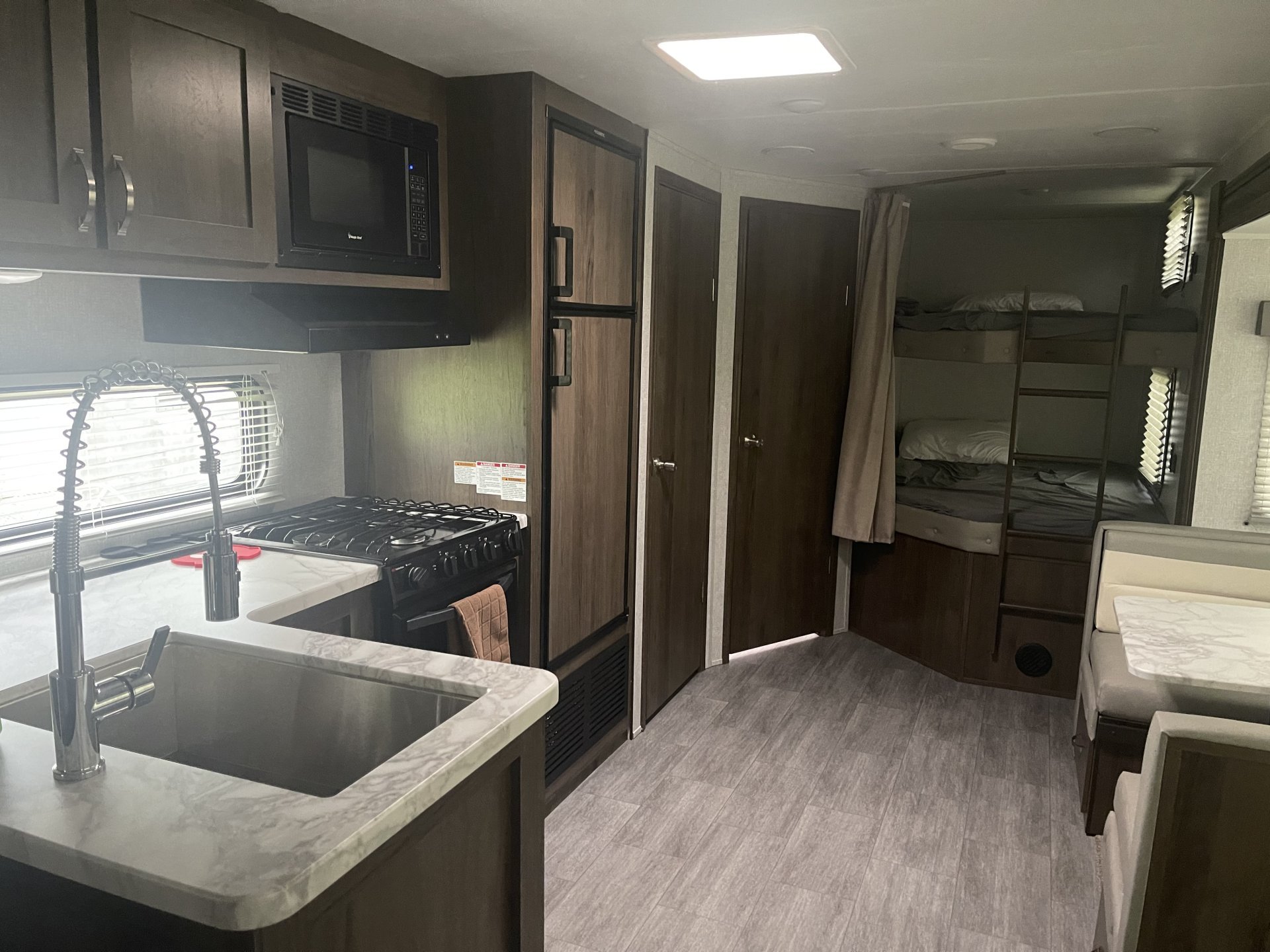 2021 EAST TO WEST SILVER LAKE 27KSD