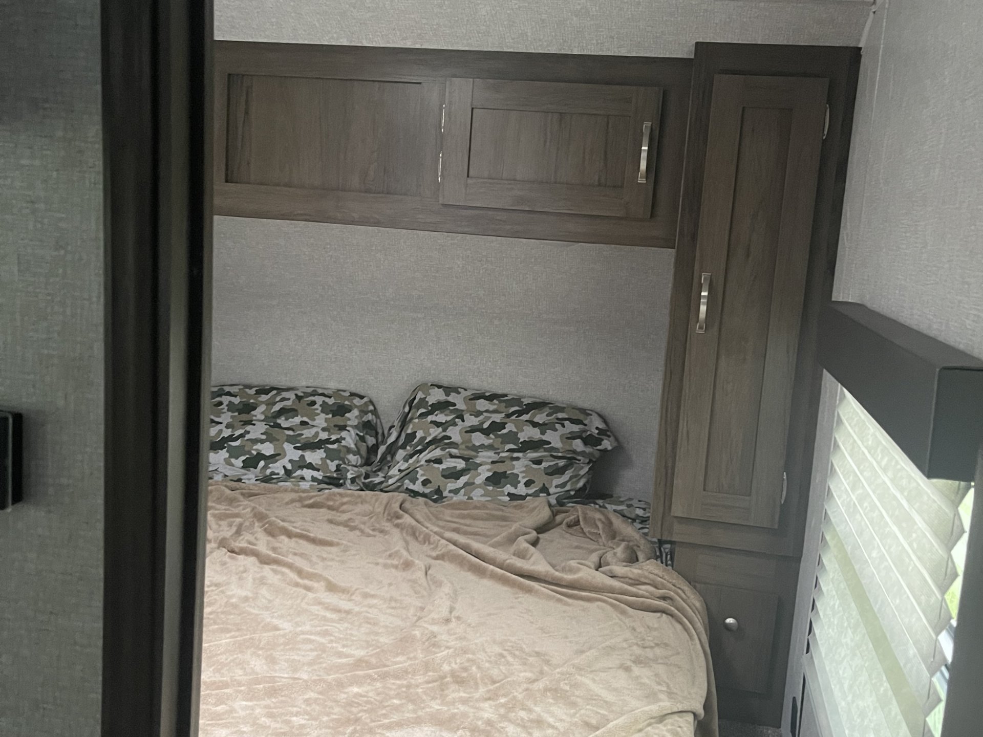 2021 EAST TO WEST SILVER LAKE 27KSD