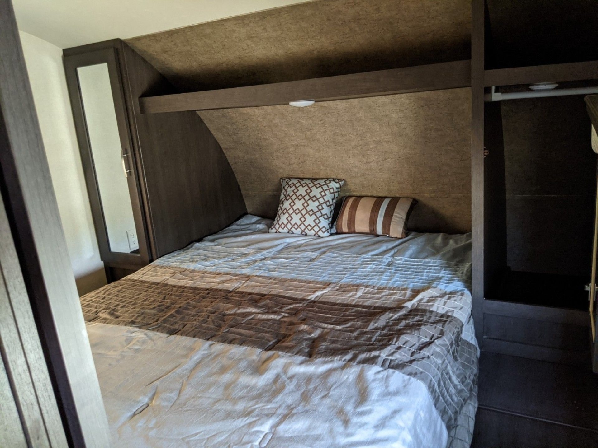 2018 FOREST RIVER SONOMA EXPLORER EDITION 240BHS