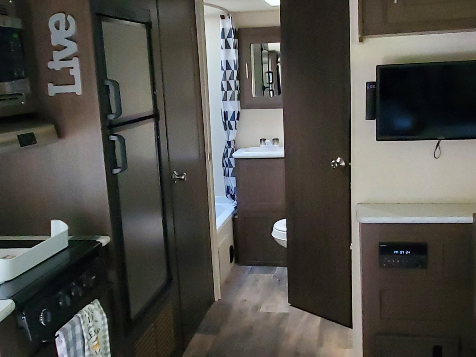 2018 FOREST RIVER WILDWOOD X-LITE X-LITE