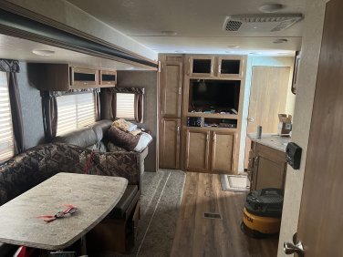 2017 COACHMEN CATALINA LEGACY 293QBCK