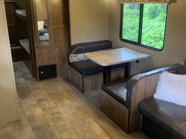 2019 GULF STREAM CONQUEST 276BHS