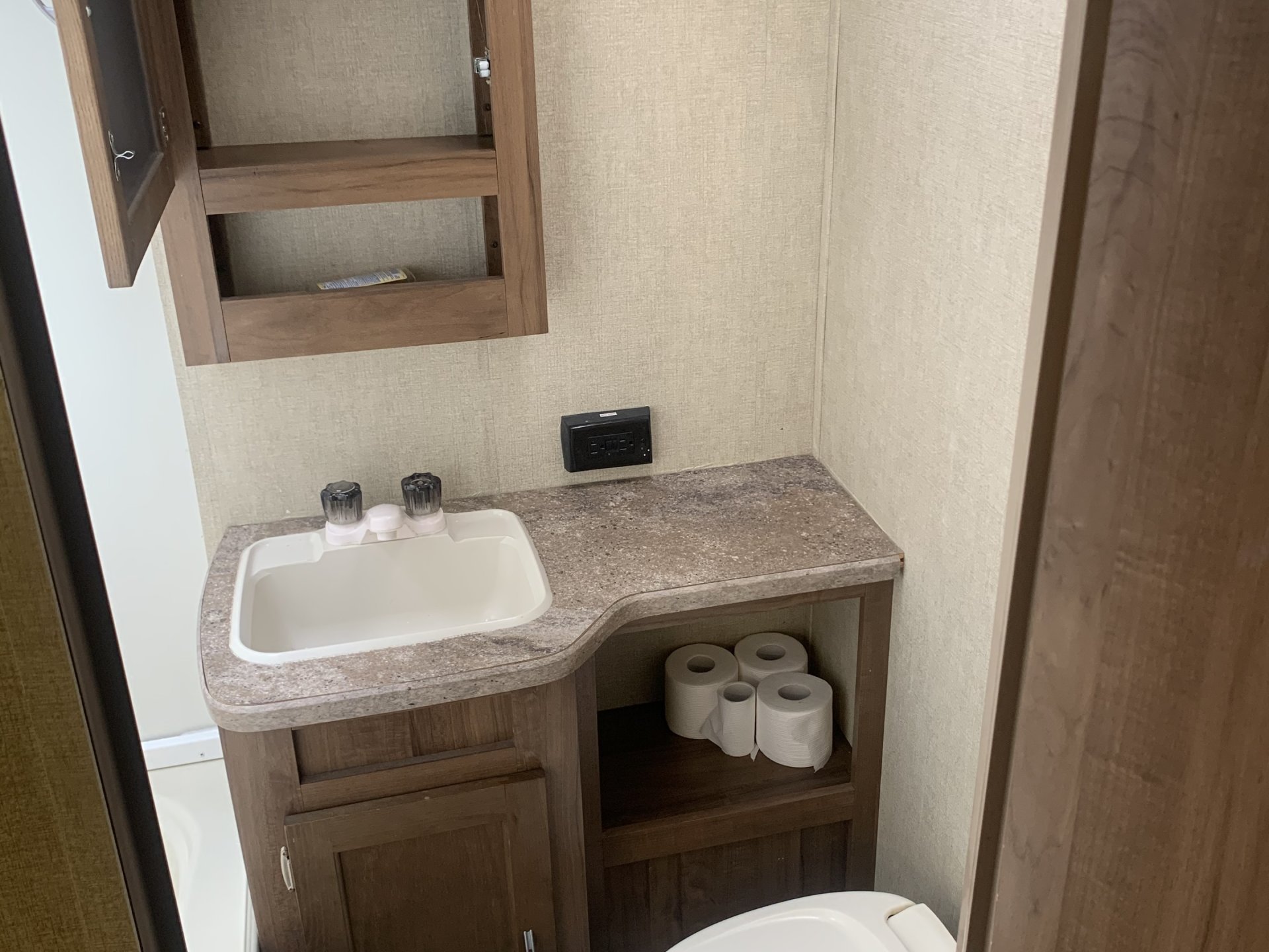 2019 GULF STREAM CONQUEST 276BHS
