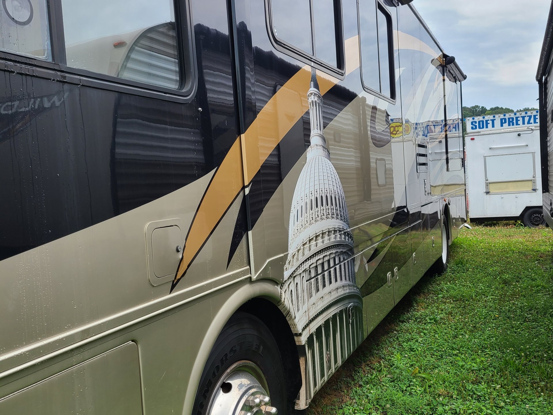 2011 FOREST RIVER BERKSHIRE 360QS