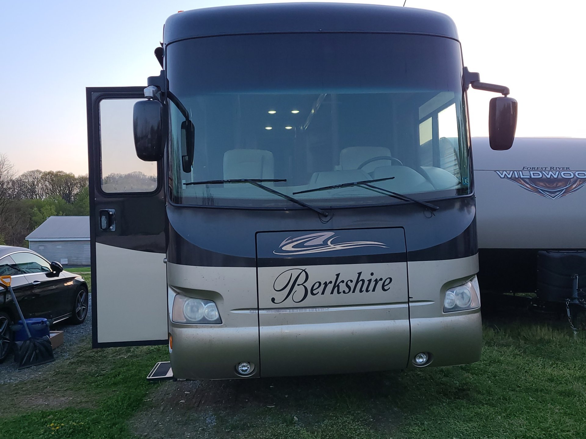 2011 FOREST RIVER BERKSHIRE 360QS