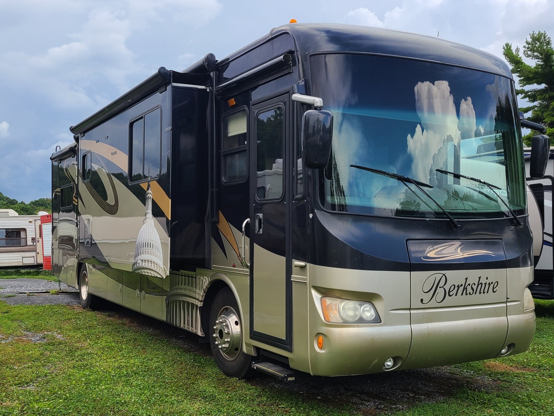 2011 FOREST RIVER BERKSHIRE 360QS