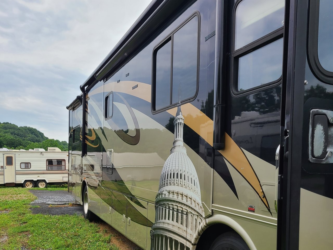2011 FOREST RIVER BERKSHIRE 360QS