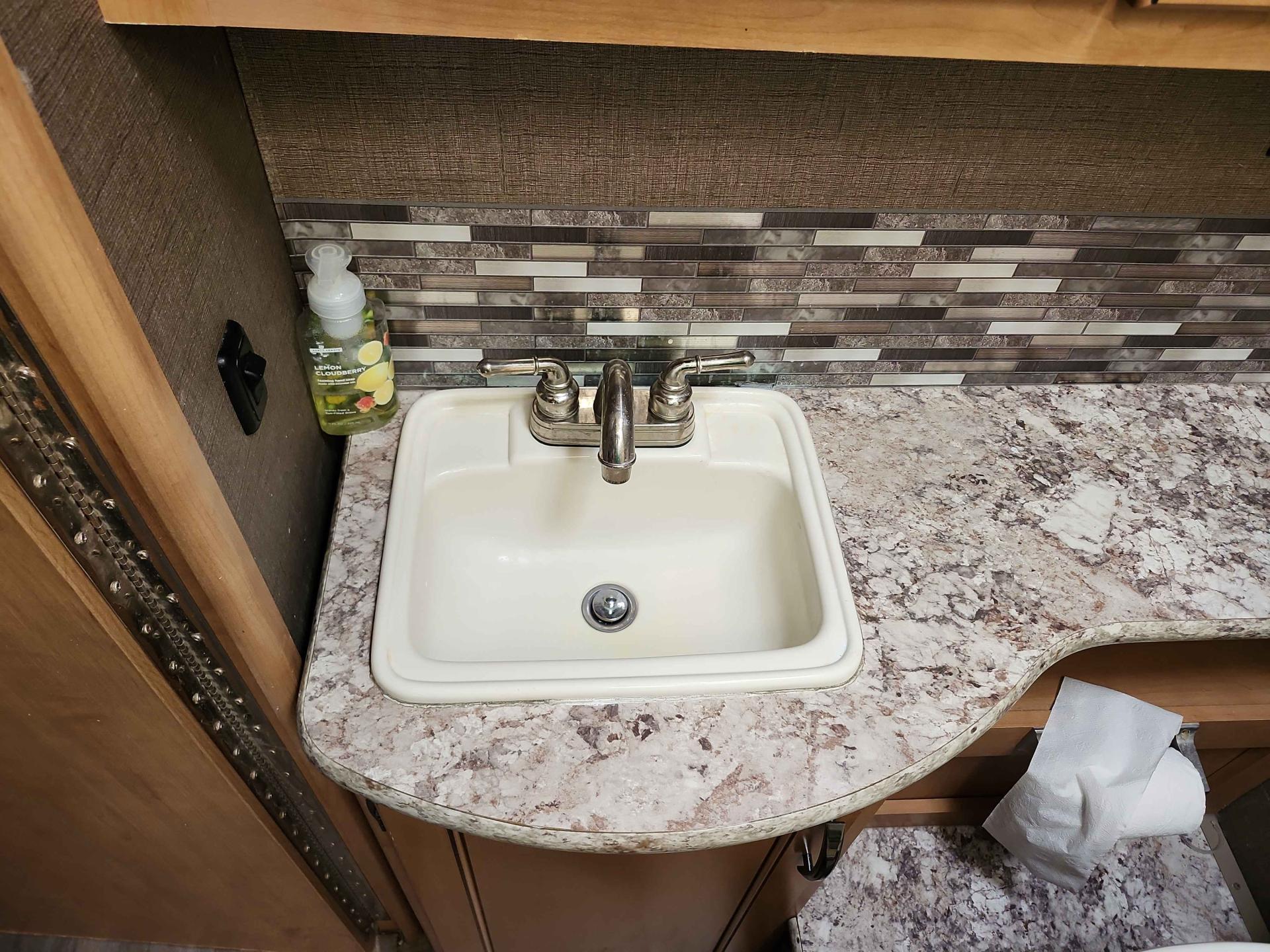 2018 THOR MOTOR COACH CHATEAU 30D