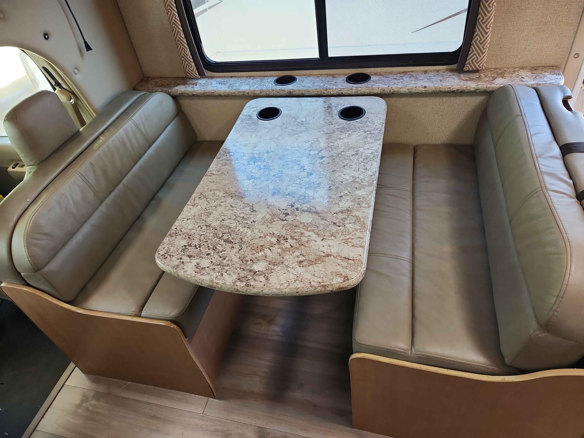 2018 THOR MOTOR COACH CHATEAU 30D