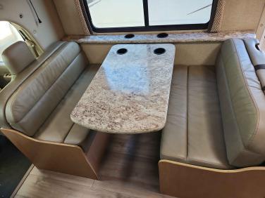 2018 THOR MOTOR COACH CHATEAU 30D