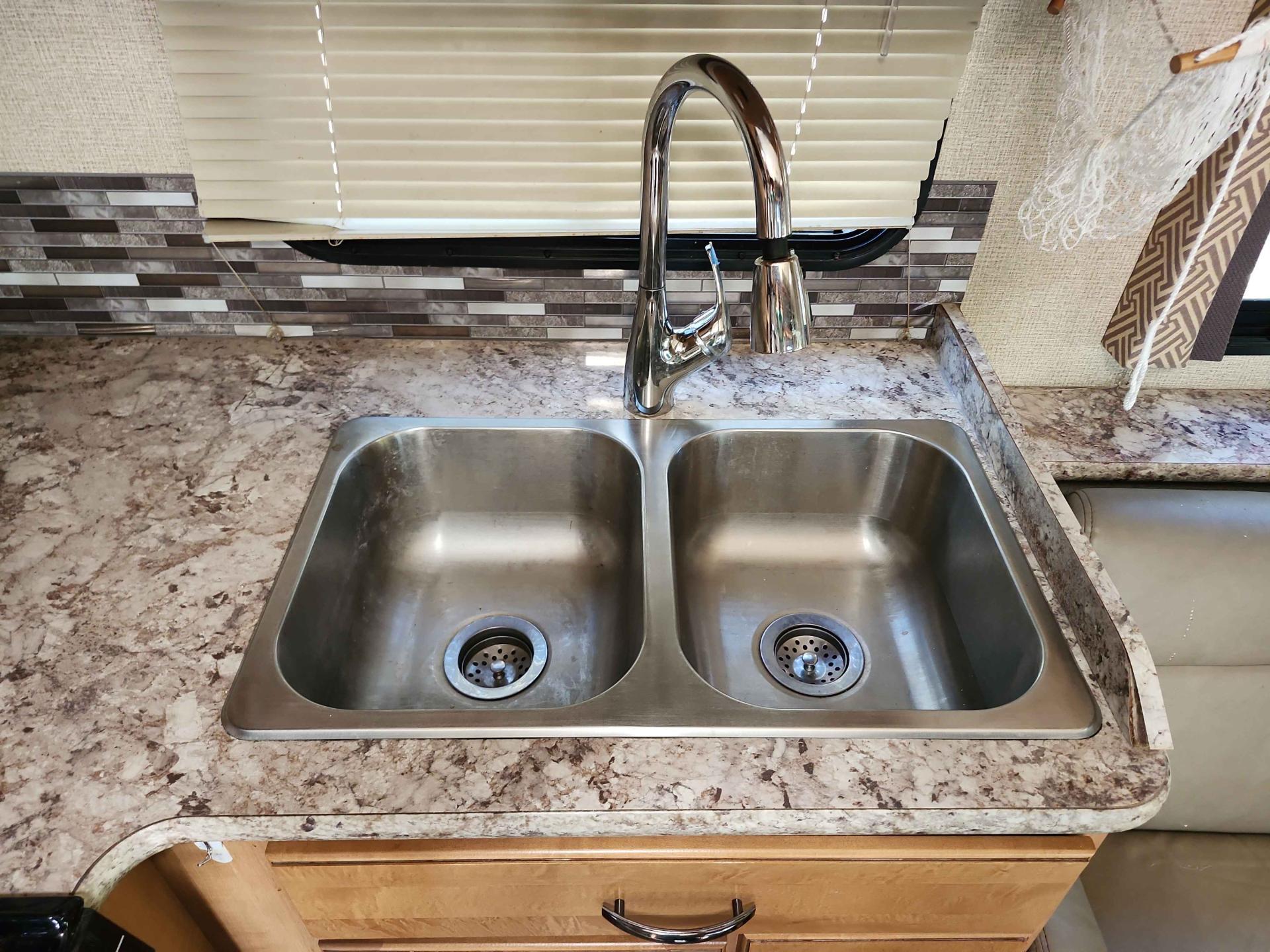 2018 THOR MOTOR COACH CHATEAU 30D