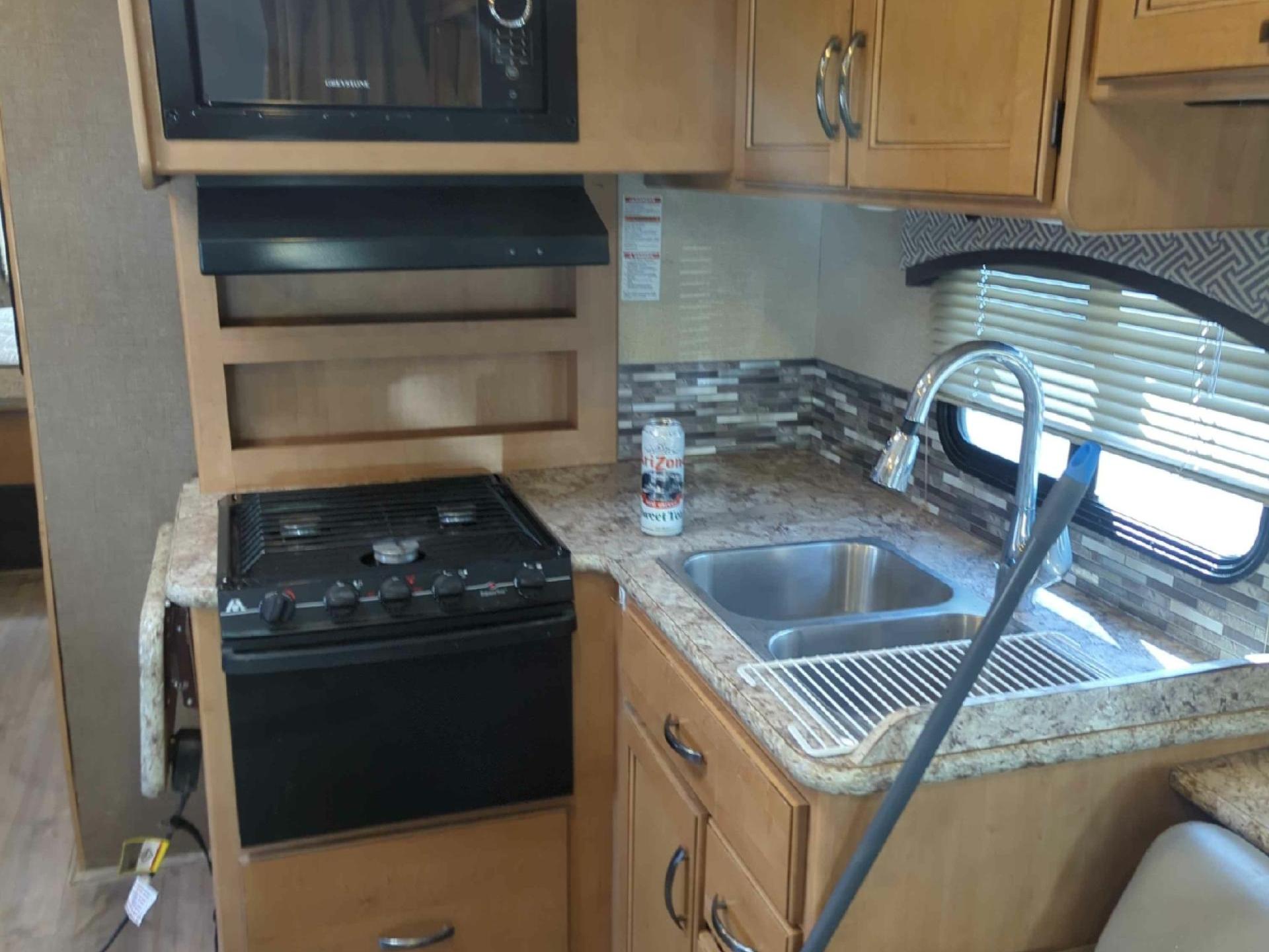 2018 THOR MOTOR COACH CHATEAU 30D