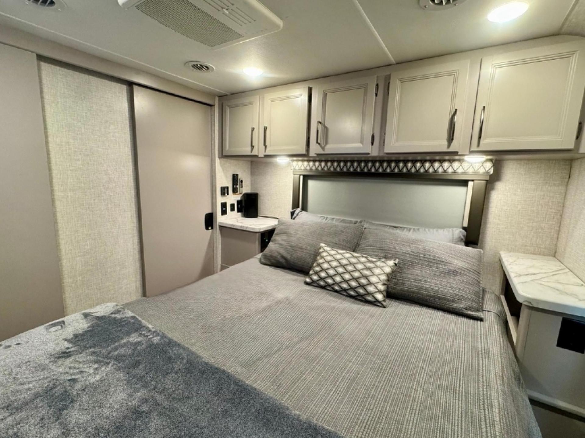 2023 THOR MOTOR COACH GENEVA 31VA