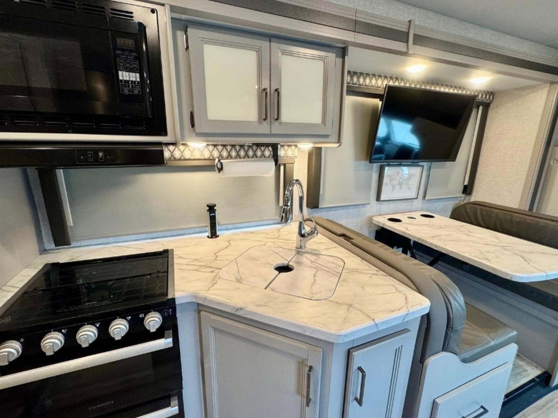 2023 THOR MOTOR COACH GENEVA 31VA