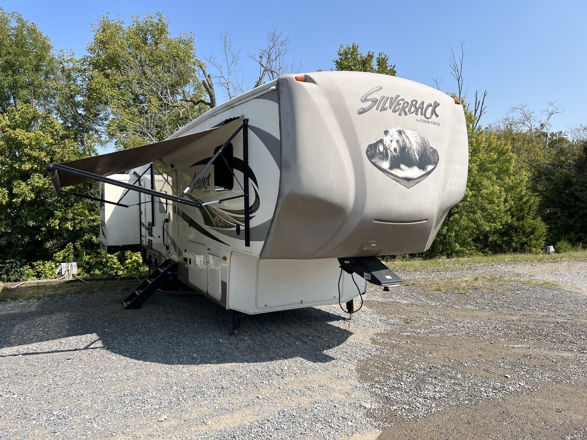 2013 FOREST RIVER CEDAR CREEK SILVERBACK 35QB4 Good Sam RV Rentals