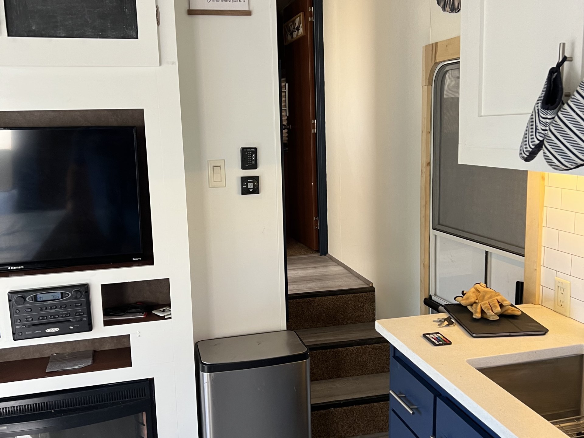 2013 FOREST RIVER CEDAR CREEK SILVERBACK 35QB4 Good Sam RV Rentals