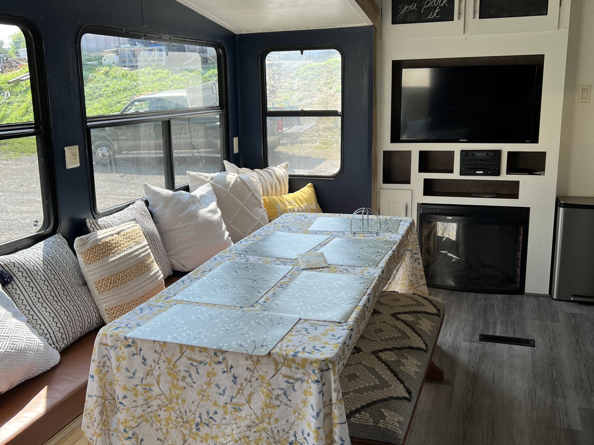 2013 FOREST RIVER CEDAR CREEK SILVERBACK 35QB4 Good Sam RV Rentals