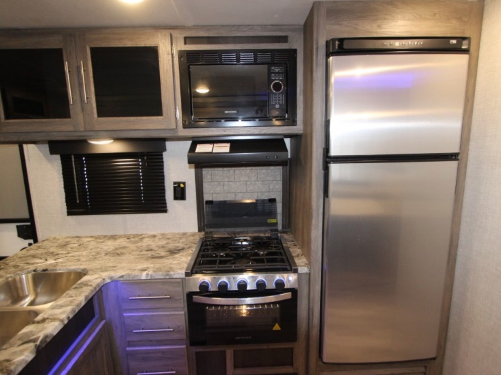 2022 CROSSROADS ZINGER 340BH