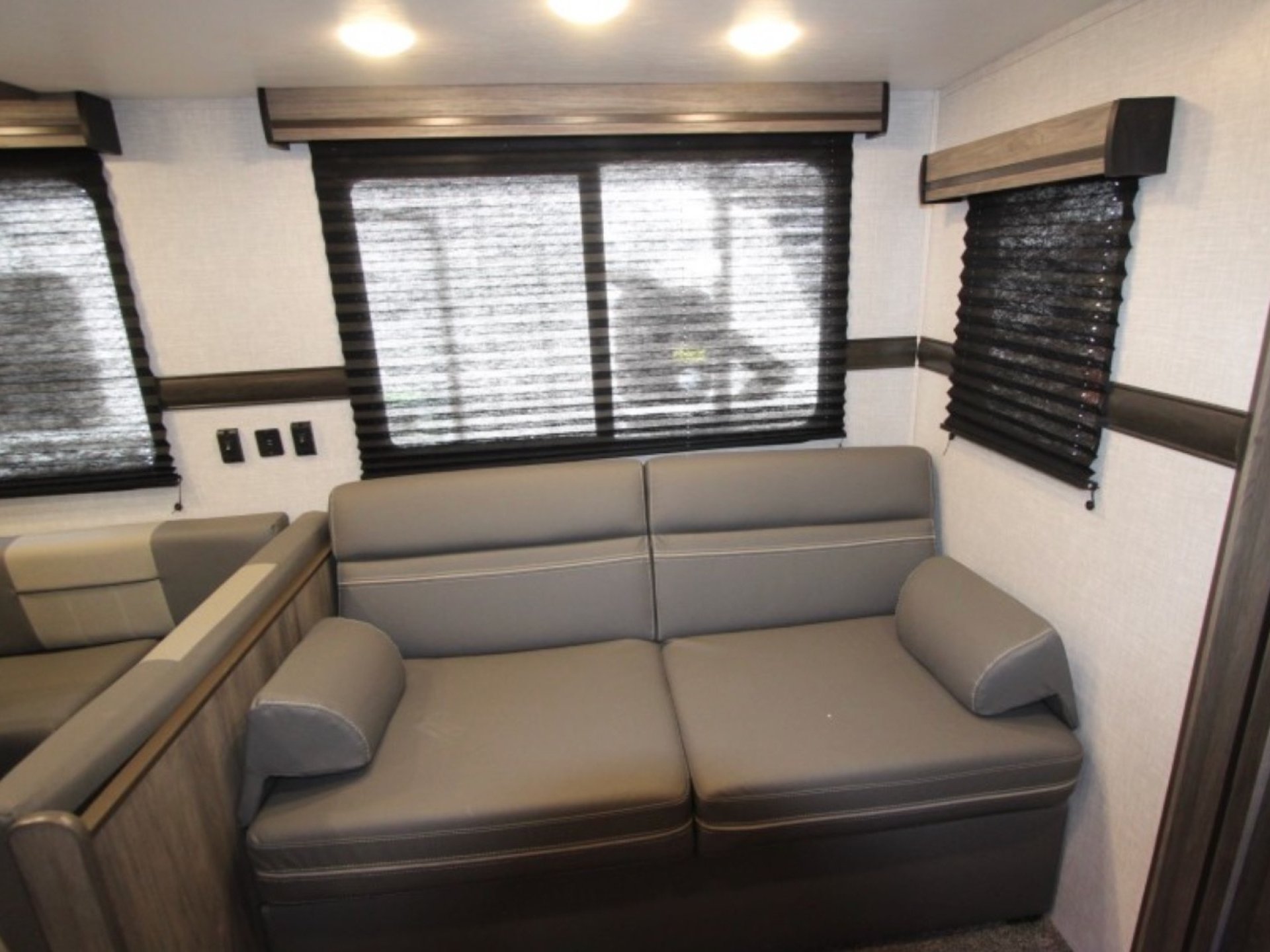 2022 CROSSROADS ZINGER 340BH
