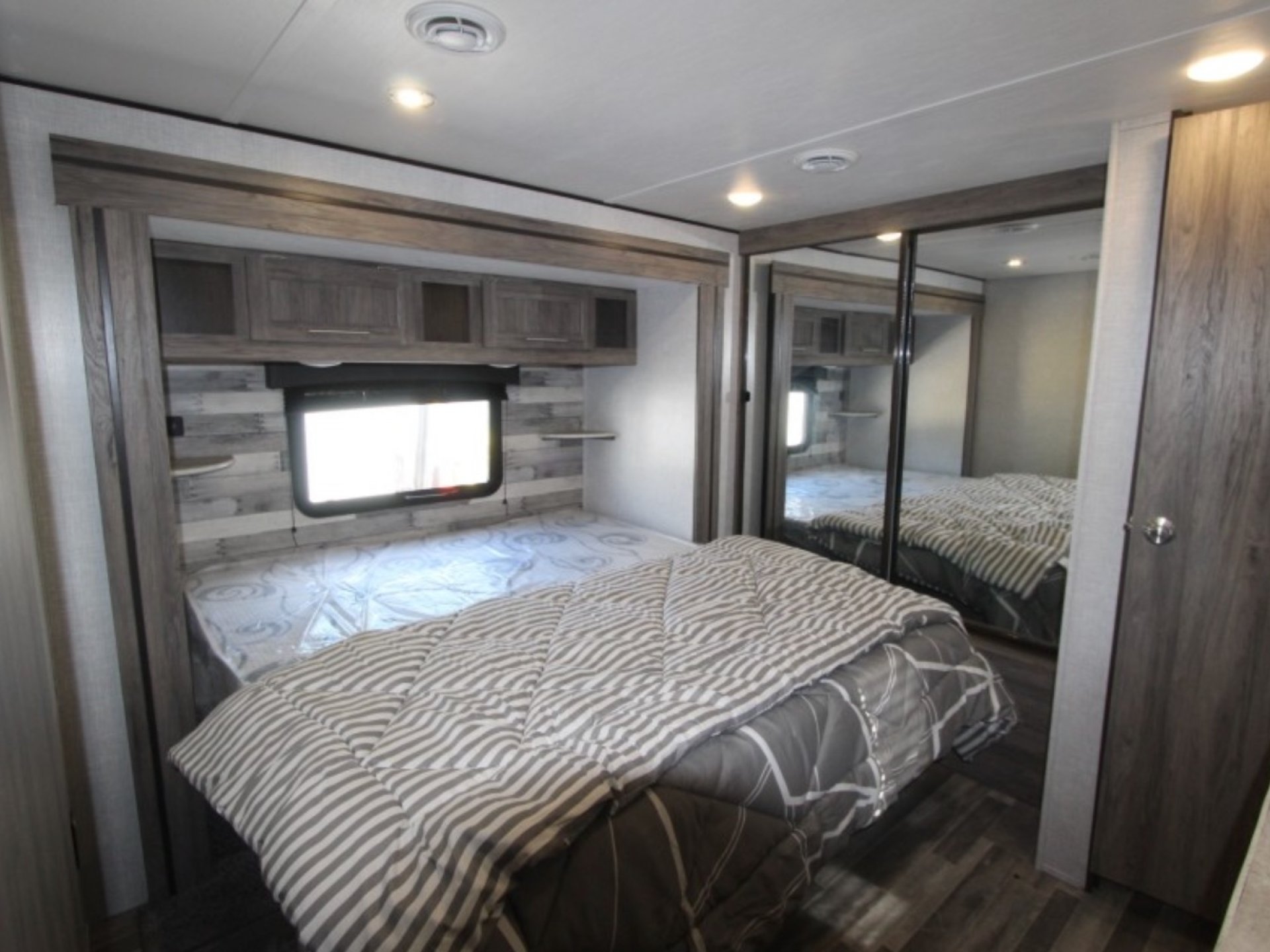 2022 CROSSROADS ZINGER 340BH