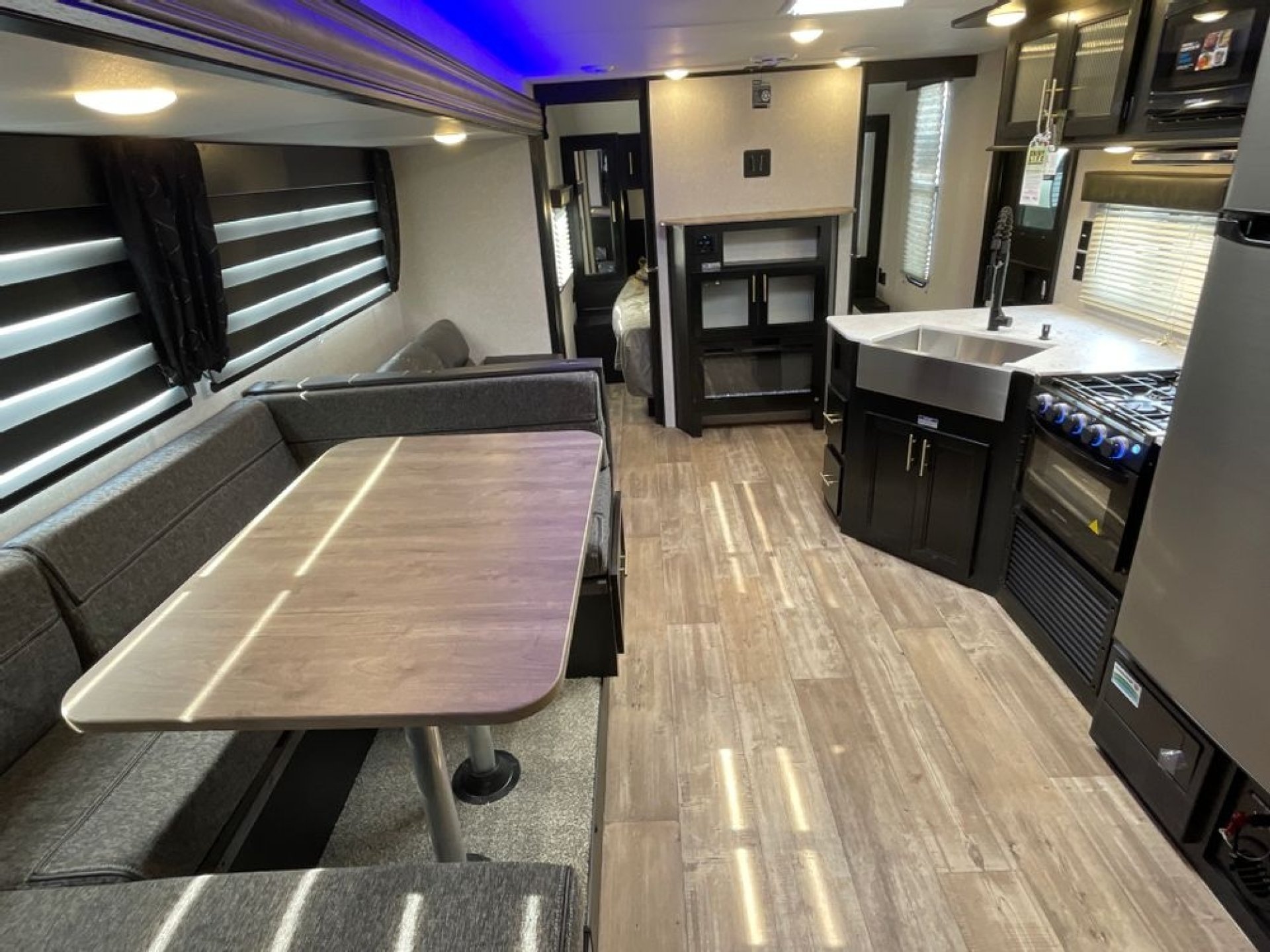 2021 FOREST RIVER CHEROKEE GREY WOLF 26DBH