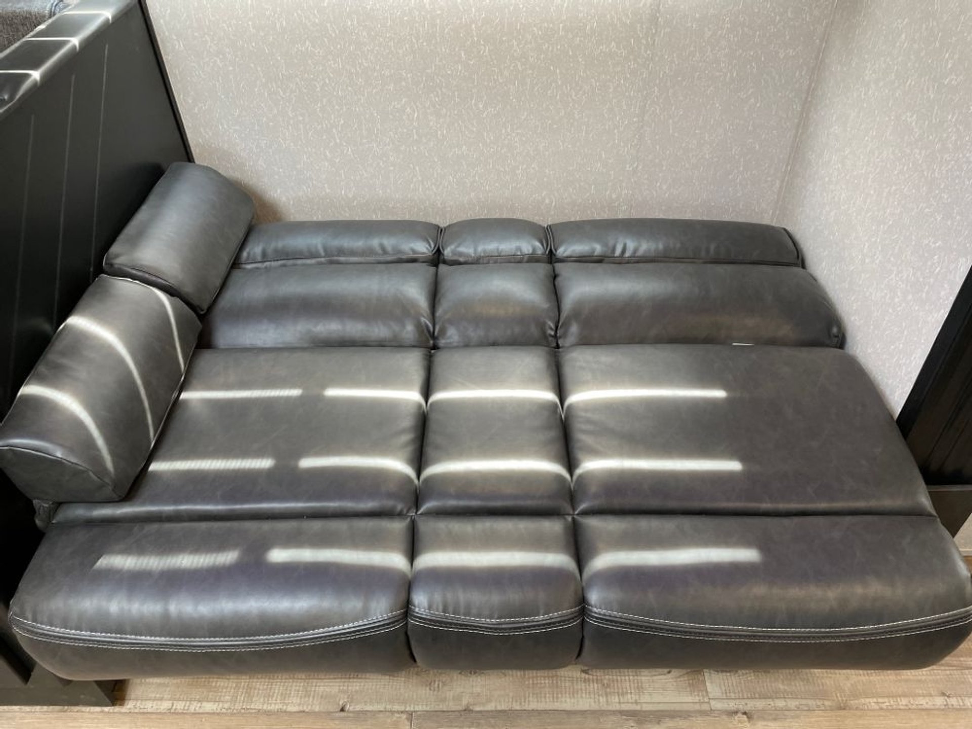 2021 FOREST RIVER CHEROKEE GREY WOLF 26DBH