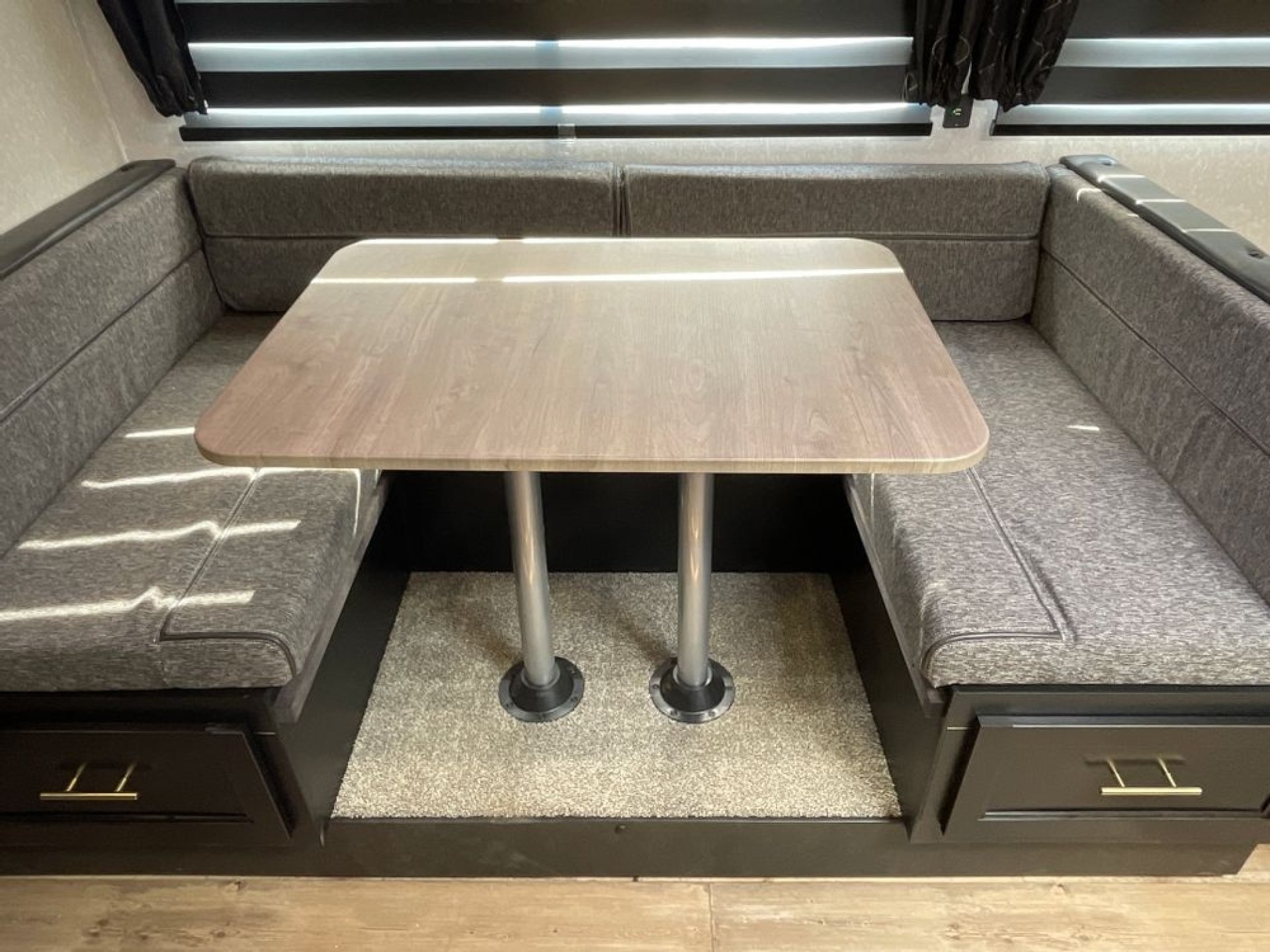 2021 FOREST RIVER CHEROKEE GREY WOLF 26DBH