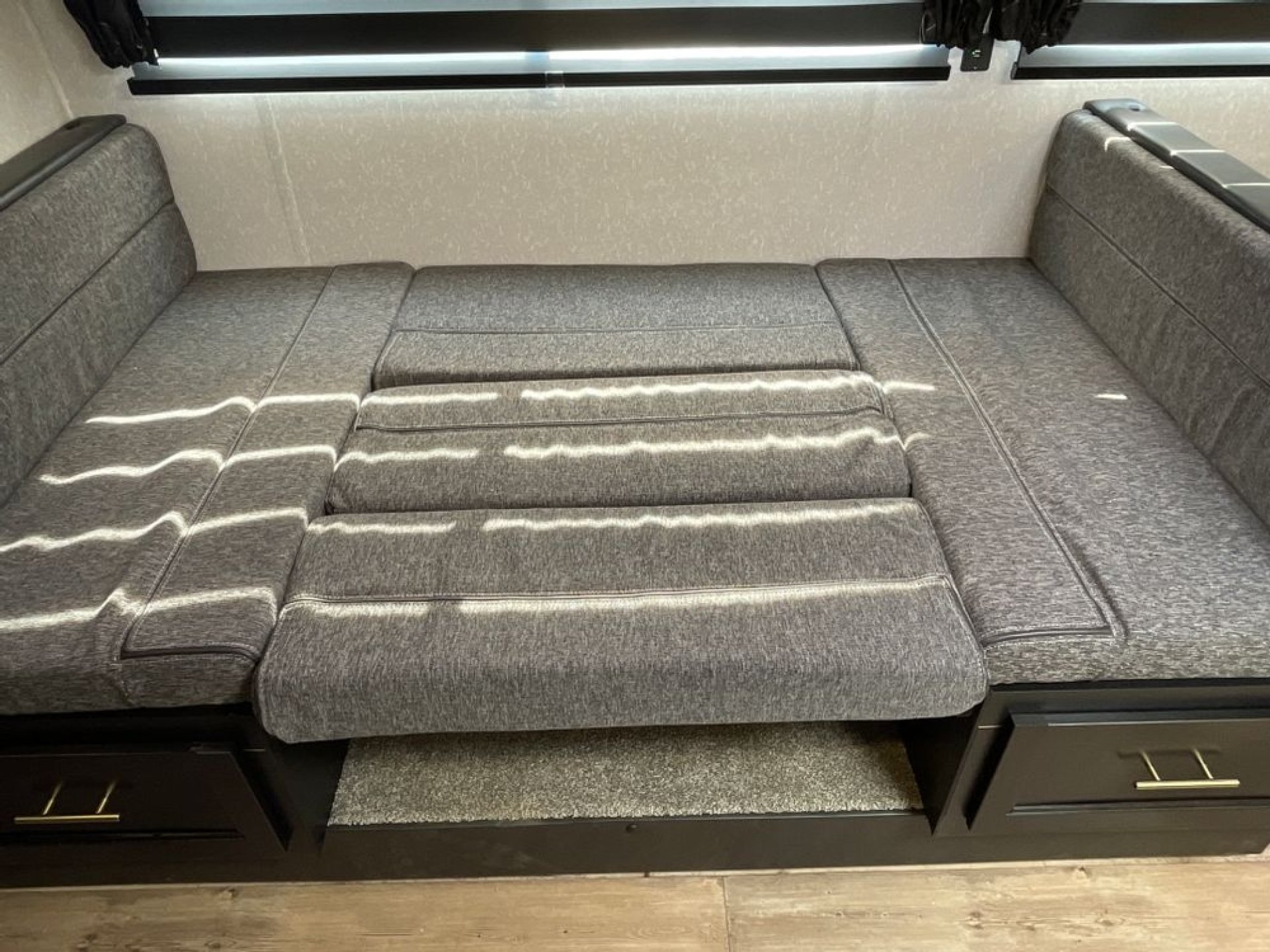 2021 FOREST RIVER CHEROKEE GREY WOLF 26DBH