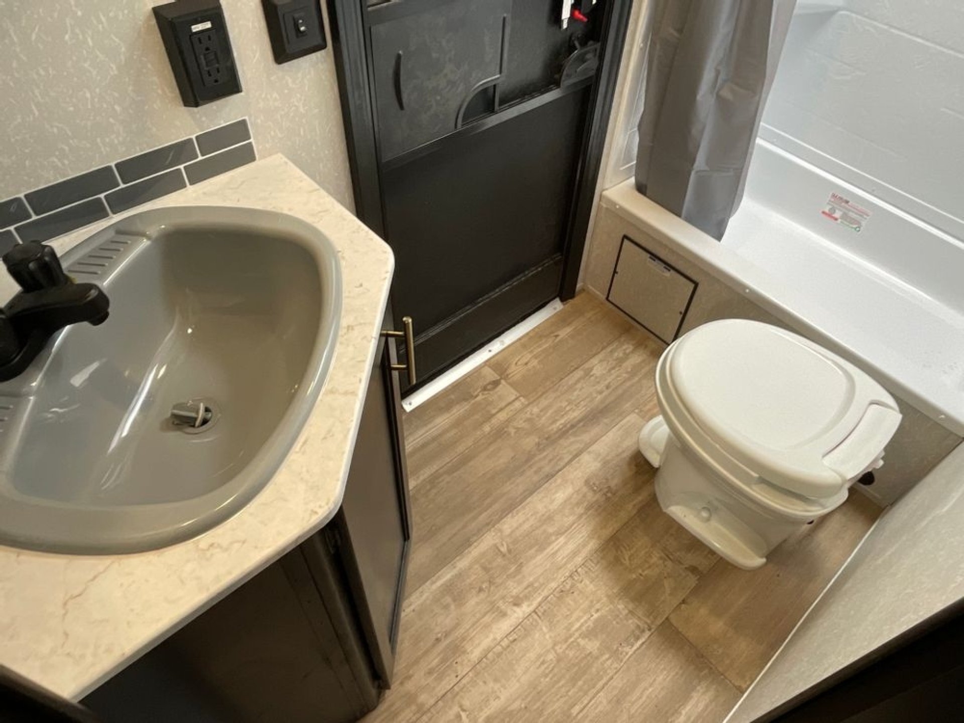 2021 FOREST RIVER CHEROKEE GREY WOLF 26DBH