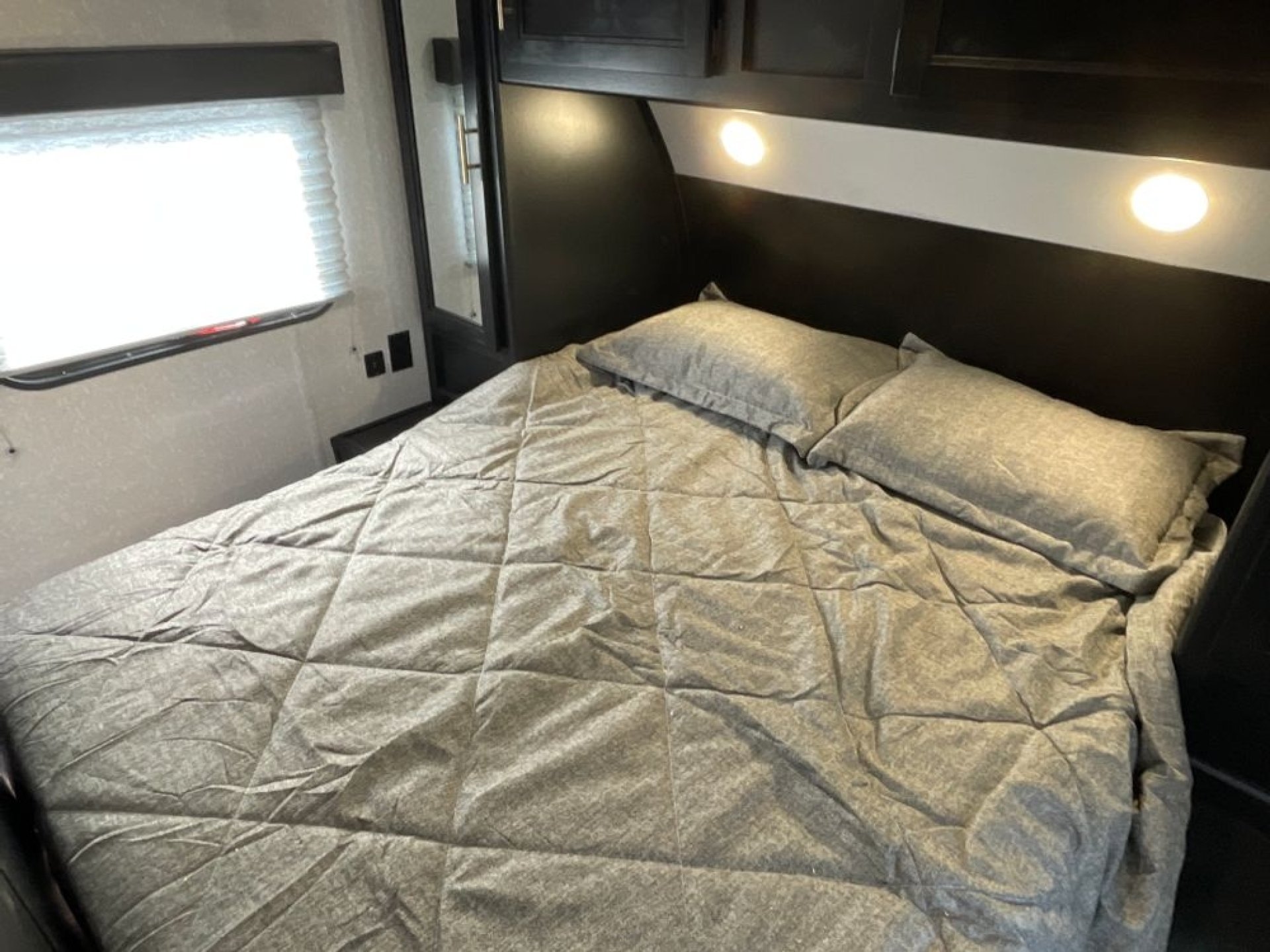 2021 FOREST RIVER CHEROKEE GREY WOLF 26DBH