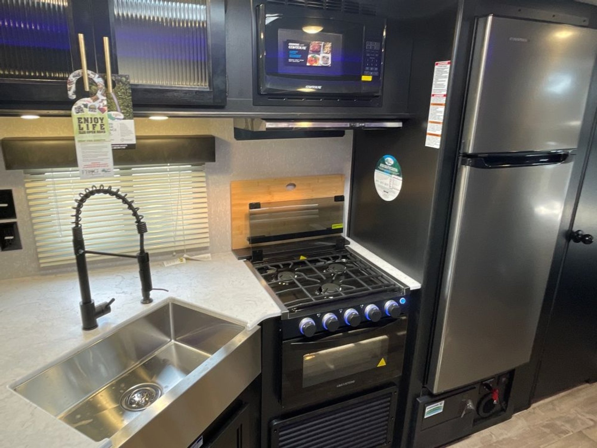 2021 FOREST RIVER CHEROKEE GREY WOLF 26DBH