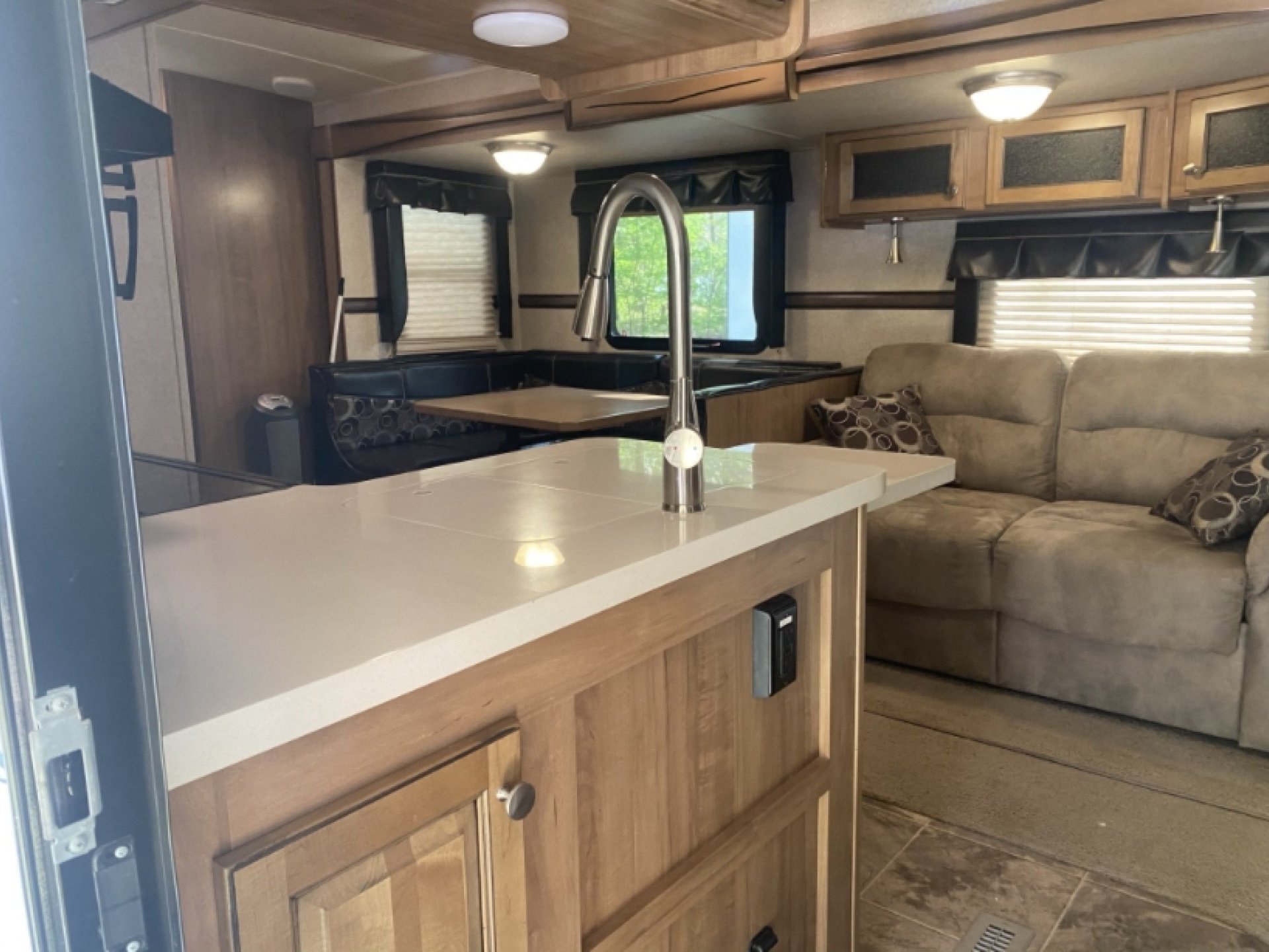 2016 FOREST RIVER ROCKWOOD SIGNATURE ULTRA LITE 8312SS