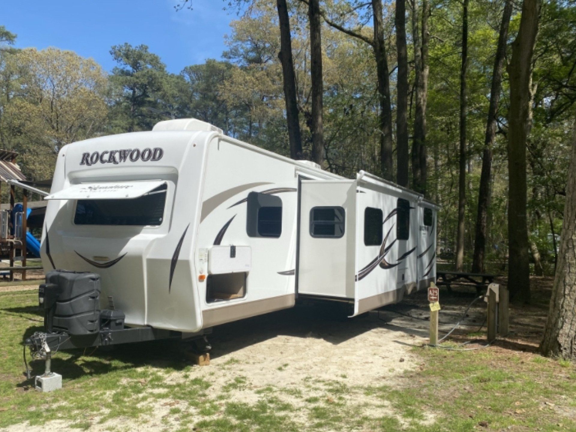 2016 FOREST RIVER ROCKWOOD SIGNATURE ULTRA LITE 8312SS