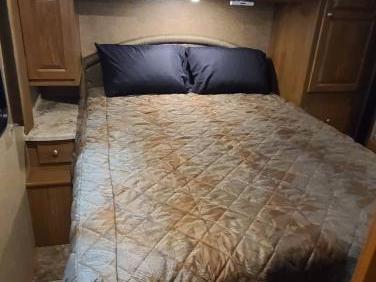 2015 COACHMEN LEPRECHAN 31