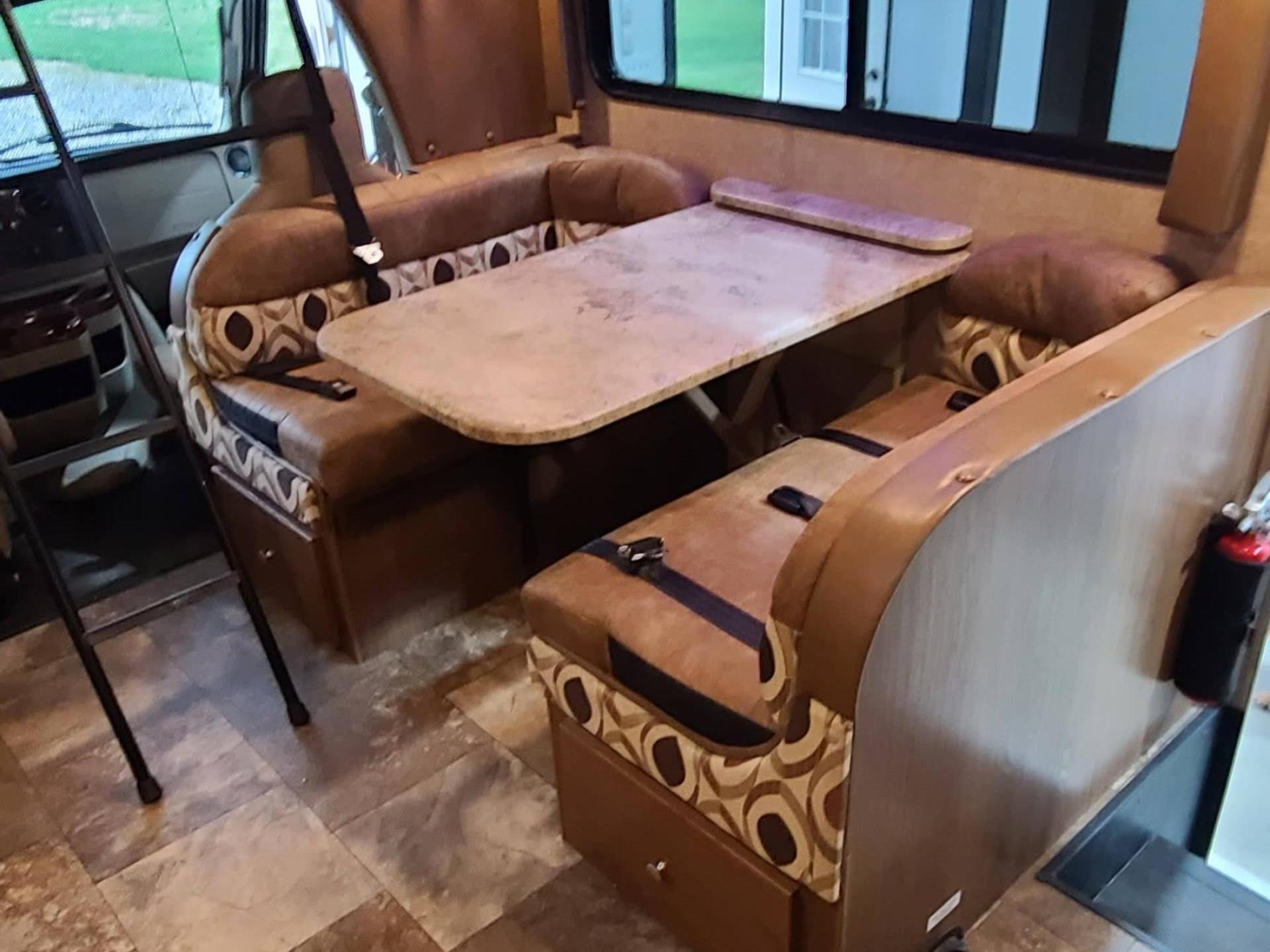 2015 COACHMEN LEPRECHAN 31