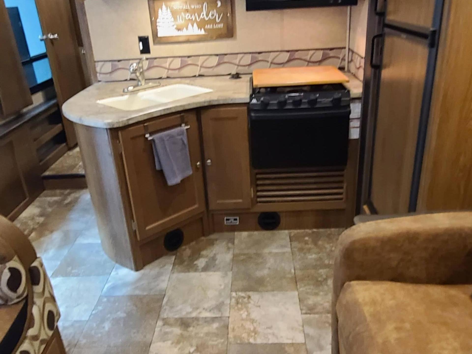 2015 COACHMEN LEPRECHAN 31