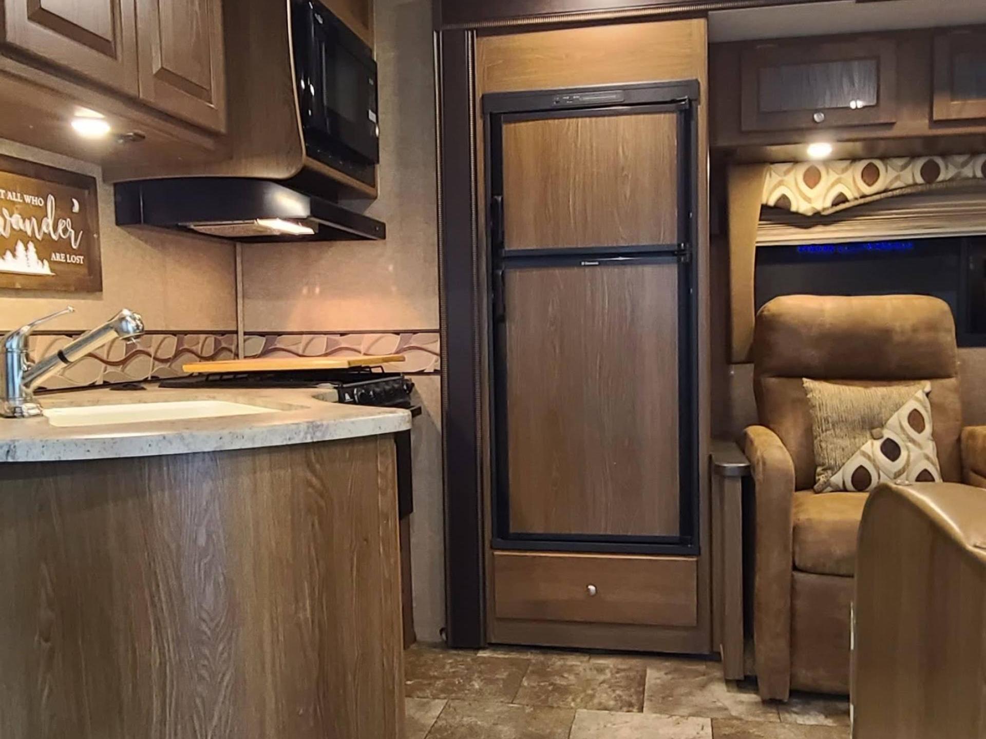 2015 COACHMEN LEPRECHAN 31