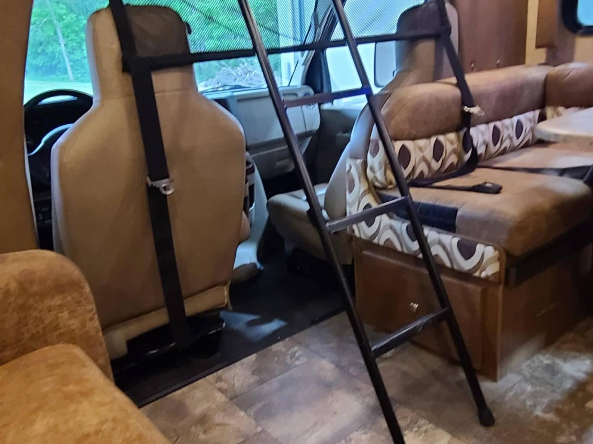 2015 COACHMEN LEPRECHAN 31