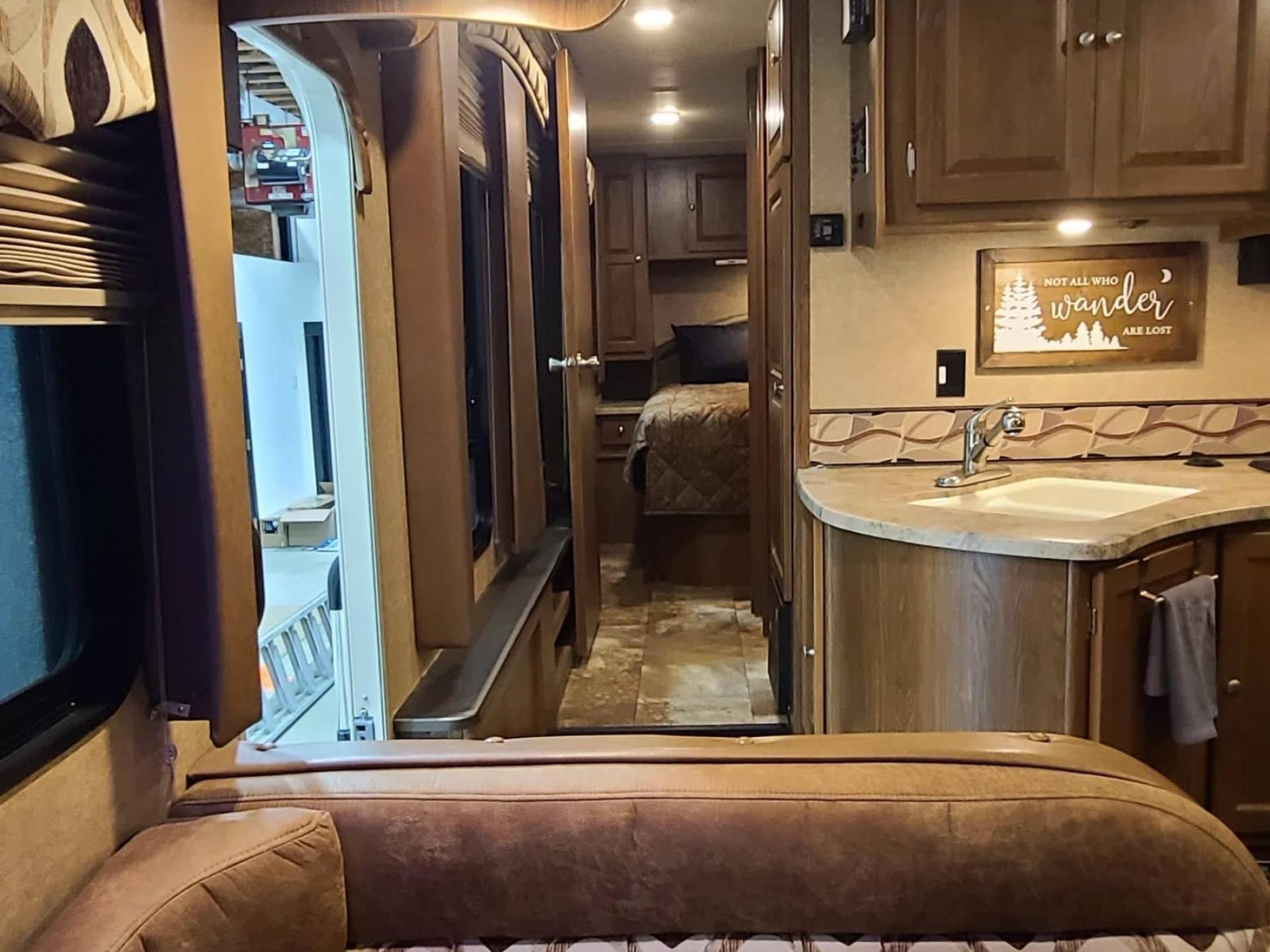 2015 COACHMEN LEPRECHAN 31